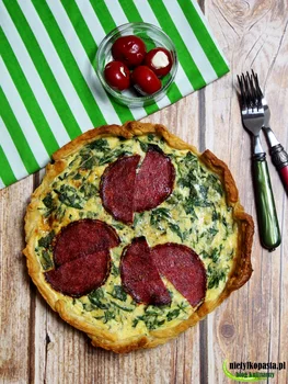 Tarta ze szpinakiem i salami