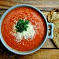 Włoska zupa ze świeżych pomidorów