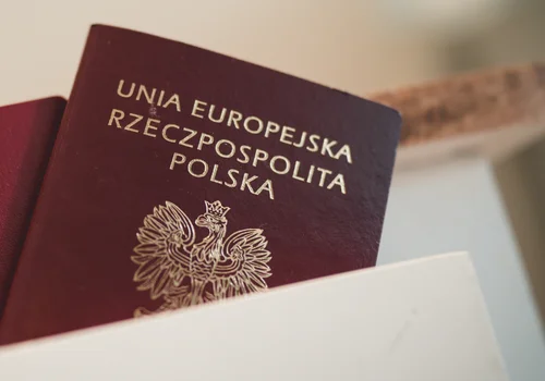 15 minut czekania na nowy paszport! Kolejne 3 lotniska otwierają punkty dla turystów!