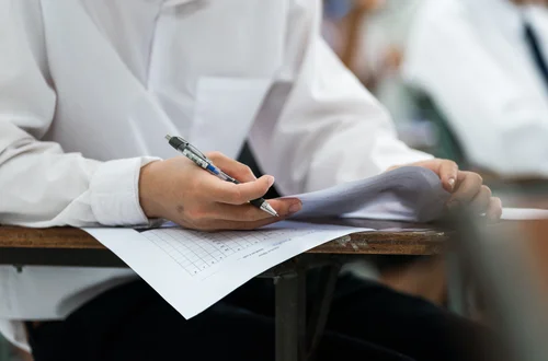Angielski najłatwiejszy, matematyka znów najtrudniejsza? Znamy wyniki egzaminu ósmoklasisty!