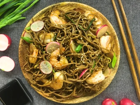 Piątek: Super łatwy makaron soba z krewetkami