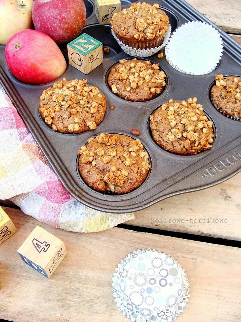 Muffiny pełnoziarniste z jabłkami