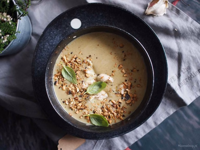 Łatwa zupa brokułowa z zieloną pastą curry