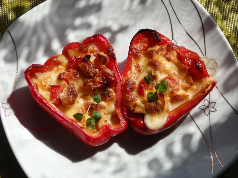 Papryka faszerowana kurczakiem i mozzarellą
