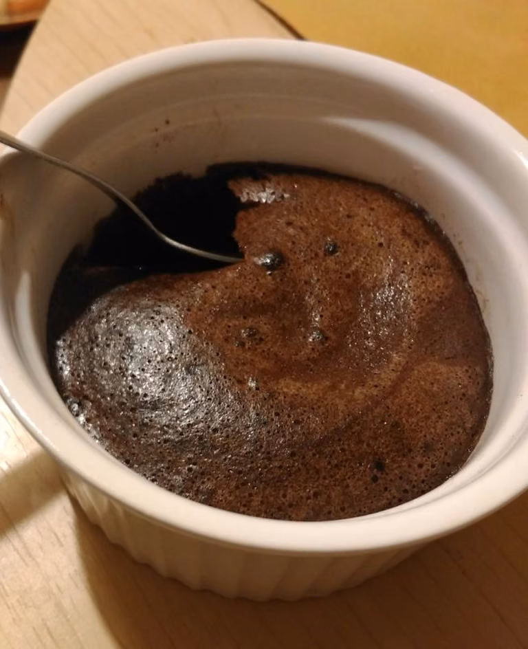 Czekoladowy 'Lava cake' z płynnym środkiem (Low carb)