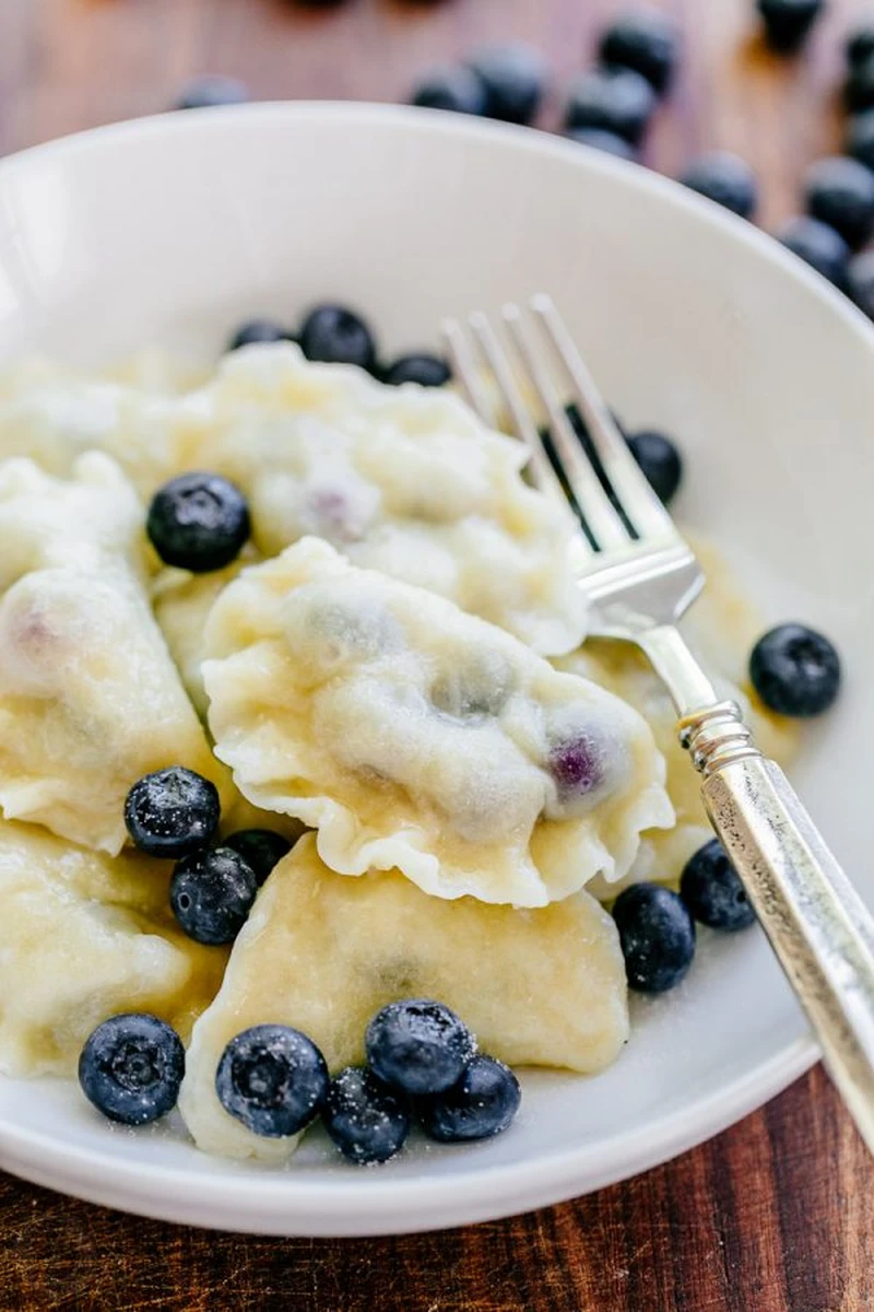 Pierogi z jagodami! + Przepis na idealne ciasto pierogowe.