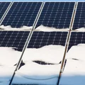 Panele fotowoltaiczne – odśnieżać czy nie?