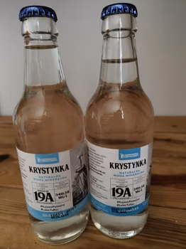 Fragmenty szkła w gazowanej wodzie „Krystynka” – co musisz wiedzieć, zanim kolejny raz odkręcisz butelkę