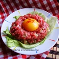 Tatar. Befsztyk tatarski wołowy z cebulką, ogórkiem i papryczką chili.