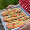Pizza ze szparagami z sosem serowym