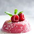 Wegańska malinowa panna cotta FIT