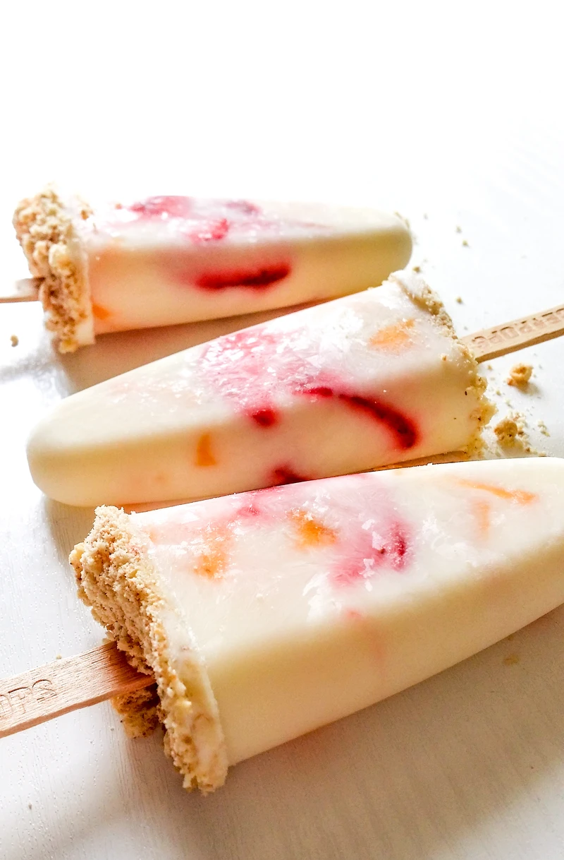 Jogurtowo-cytrynowe lody z owocami