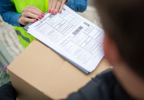 Każda rodzina w Polsce dostanie tę paczkę! Rząd planuje bardzo ważną wysyłkę