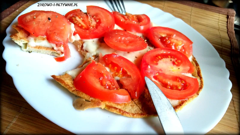 Owsiany omlet z mozzarellą