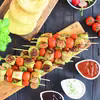 Grillowane klopsiki z mozzarellą i cukinią na patyczkach