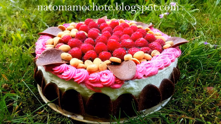 Czekoladowy Tort Rocher z Malinami