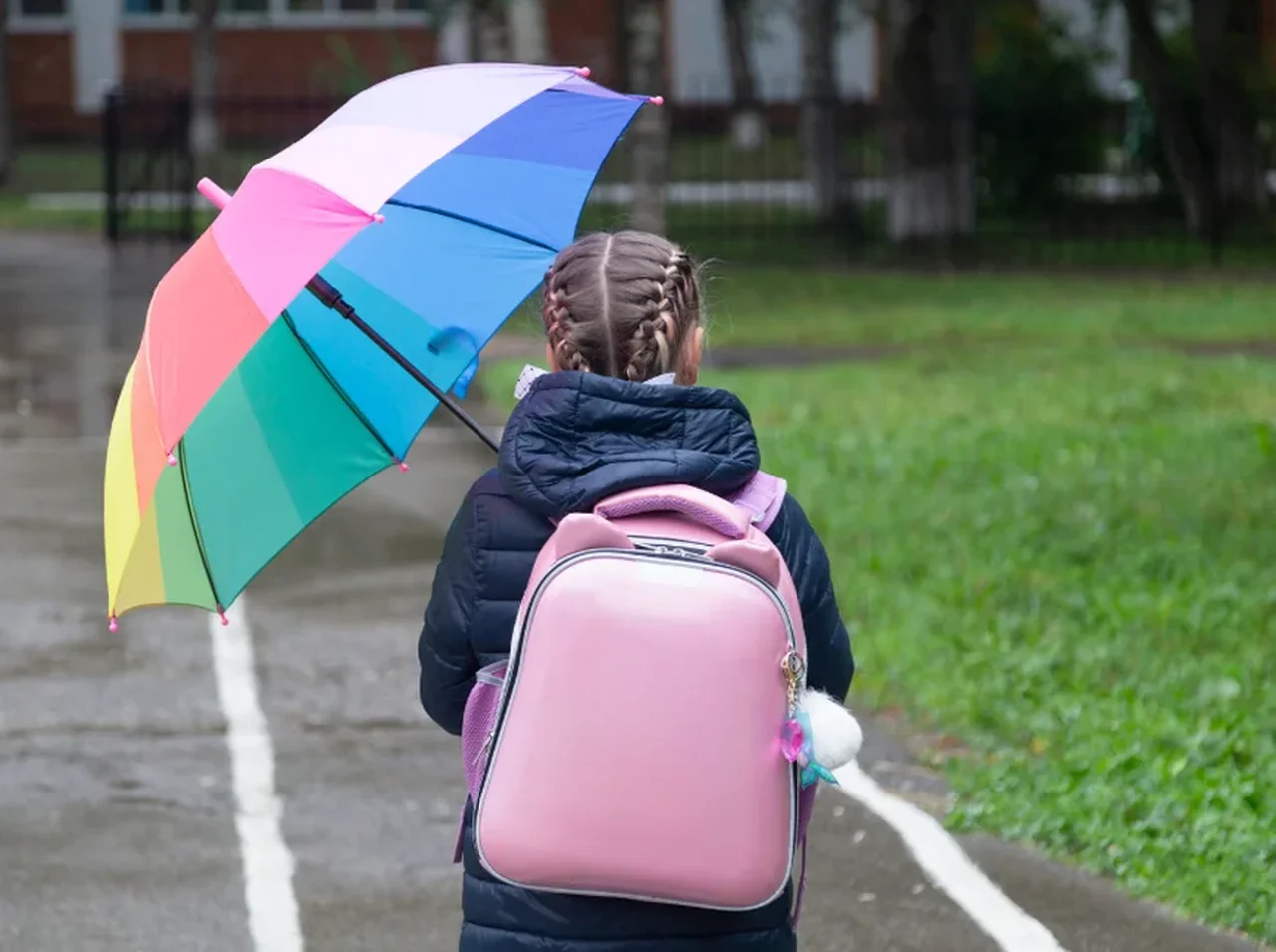 Nawet 1340 zł miesięcznie na dziecko! Te świadczenia rodzice mogą otrzymywać przez cały rok szkolny 2025/2026