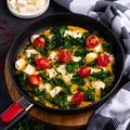 Frittata z jarmużem i serem feta