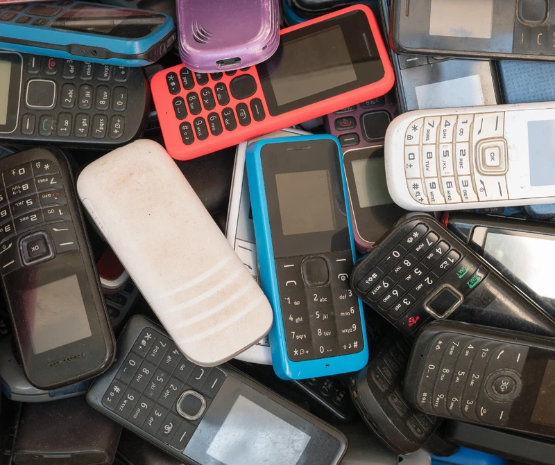 Klasyczne telefony wracają do łask?! Kto i dlaczego po nie sięga?
