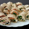 Przekąska na imprezę - fit tortilla w dwóch wersjach