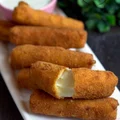 Smażone paluszki serowe - mozzarella sticks