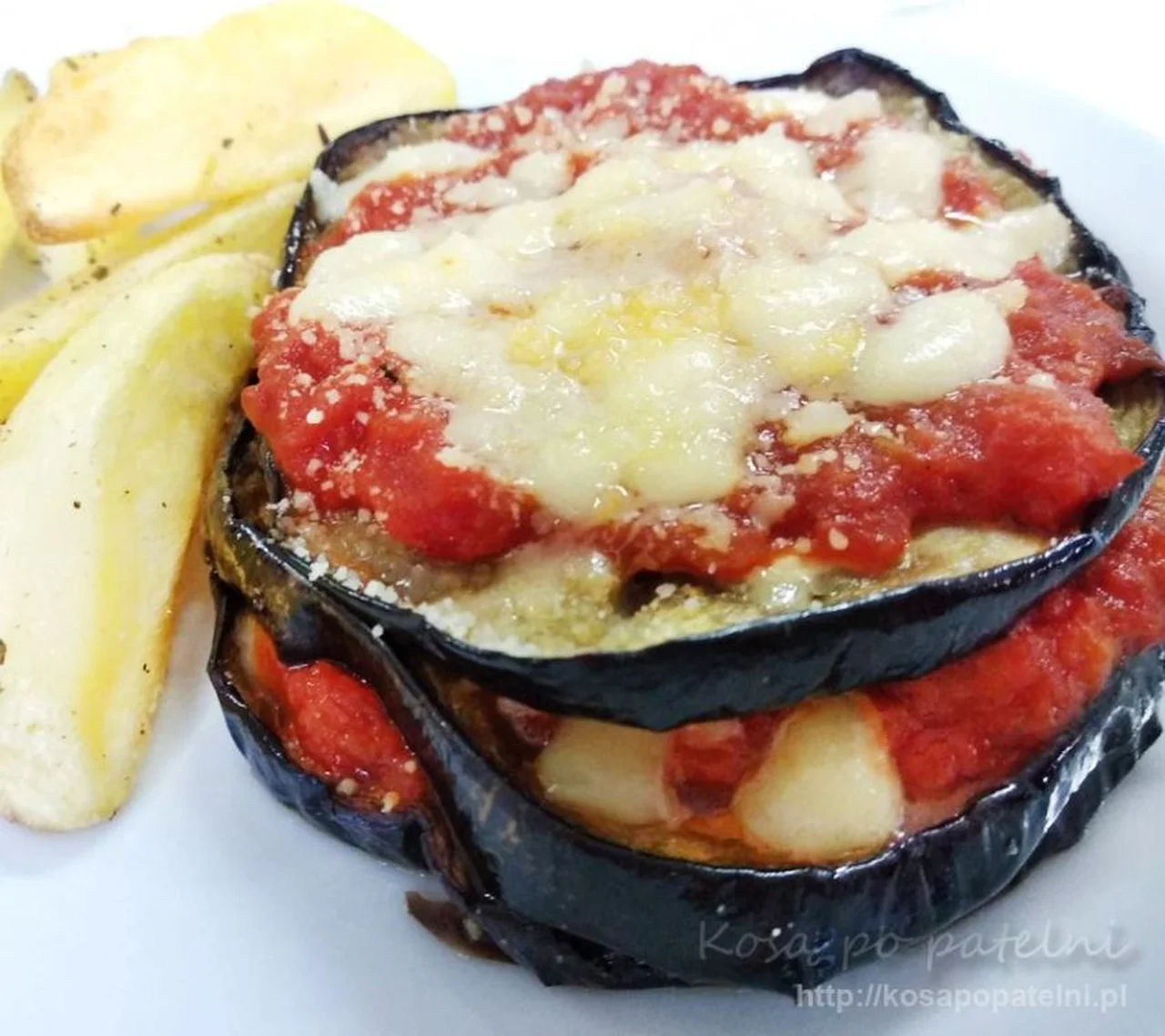 Grillowany bakłażan z pomidorami i serem