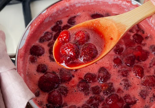 Dodaj TEN składnik do dżemu! Przepis na słodki i zdrowy dżem truskawkowy bez cukru!