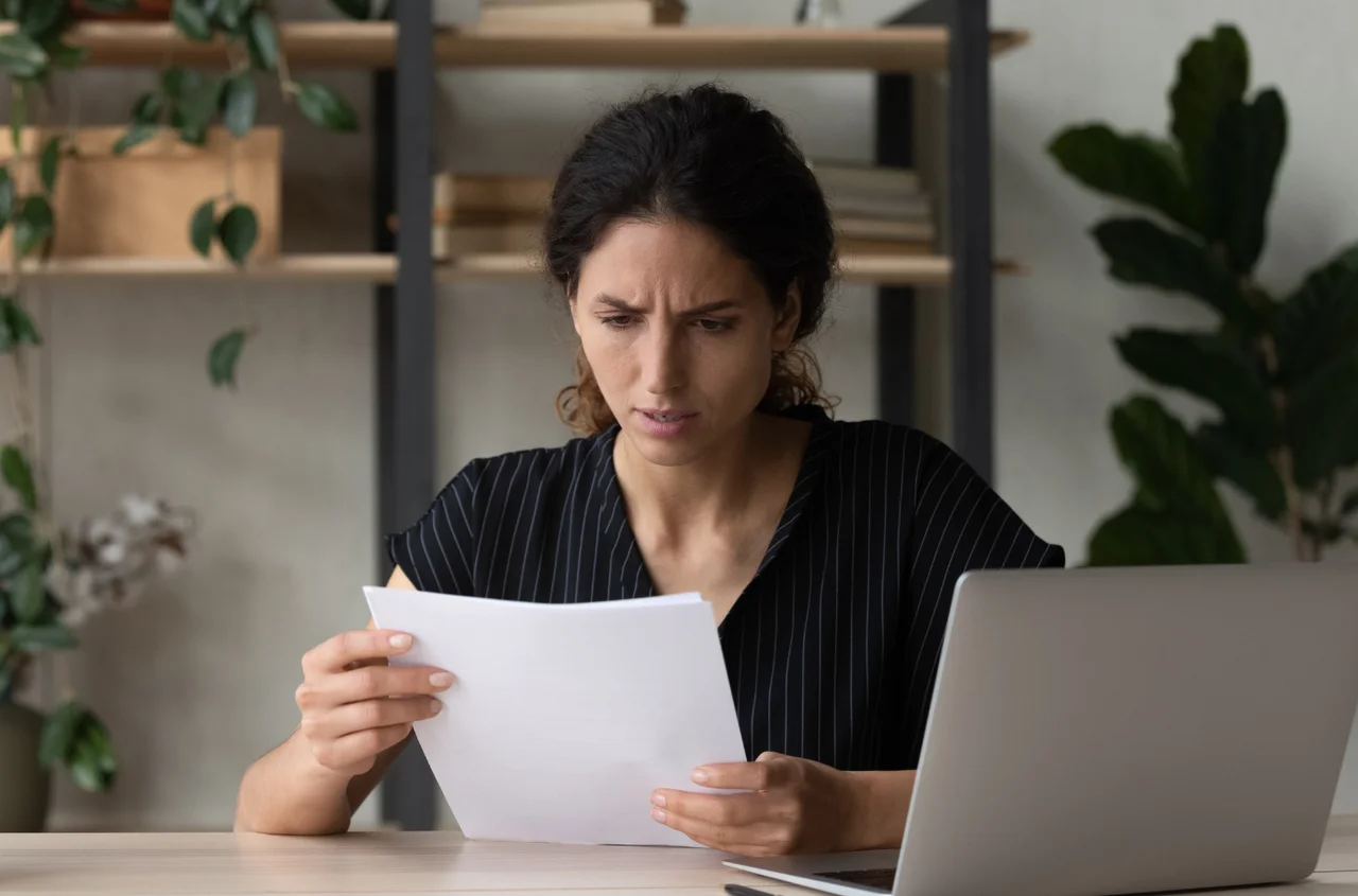 „Ojciec przepisał gospodarstwo bratu. Twierdzi, że ja ‘nie nadaję się do ziemi’. Co mogę zrobić?” - pyta Karolina [LIST]