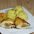Kieszonki drobiowe z pieczarkami i serem