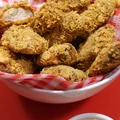 Pieczone nuggetsy z indyka z sosem paprykowym