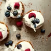 granola cups z ekspresowymi lodami bananowo-kokosowymi