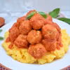 Miękkie i delikatne pulpeciki mięsne z ricottą w sosie pomidorowym
