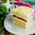 Pianka na biszkopcie – pyszne ciasto piankowe z galaretką