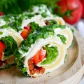 Roladki z tortilli panierowane w szczypiorku