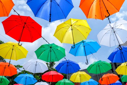 Super parasolka ułatwiająca życie. 7 powodów, dla których musisz ją mieć!
