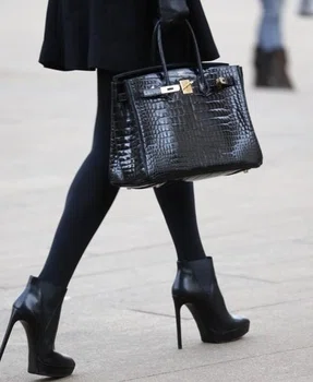 Eleganckie czarne dodatki- torba i botki