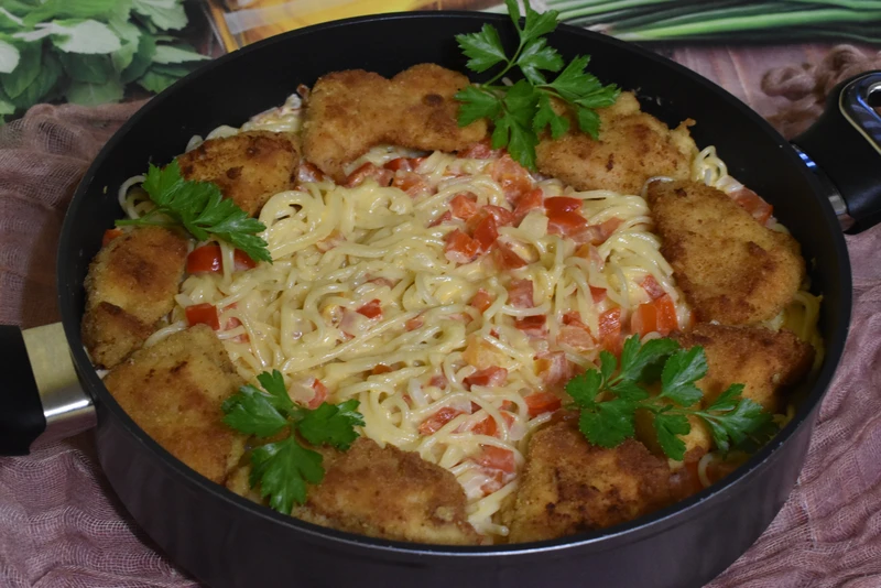 Spaghetti z kurczakiem sosie serowym