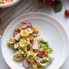 Wiosenna sałatka z tortellini