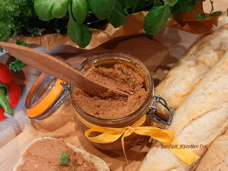 Pasztet z pieczoną papryką na kanapki