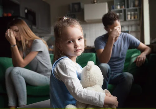 10 porad, jak rozmawiać z dziećmi o rozwodzie. Nr 7 może zmniejszyć ich stres!