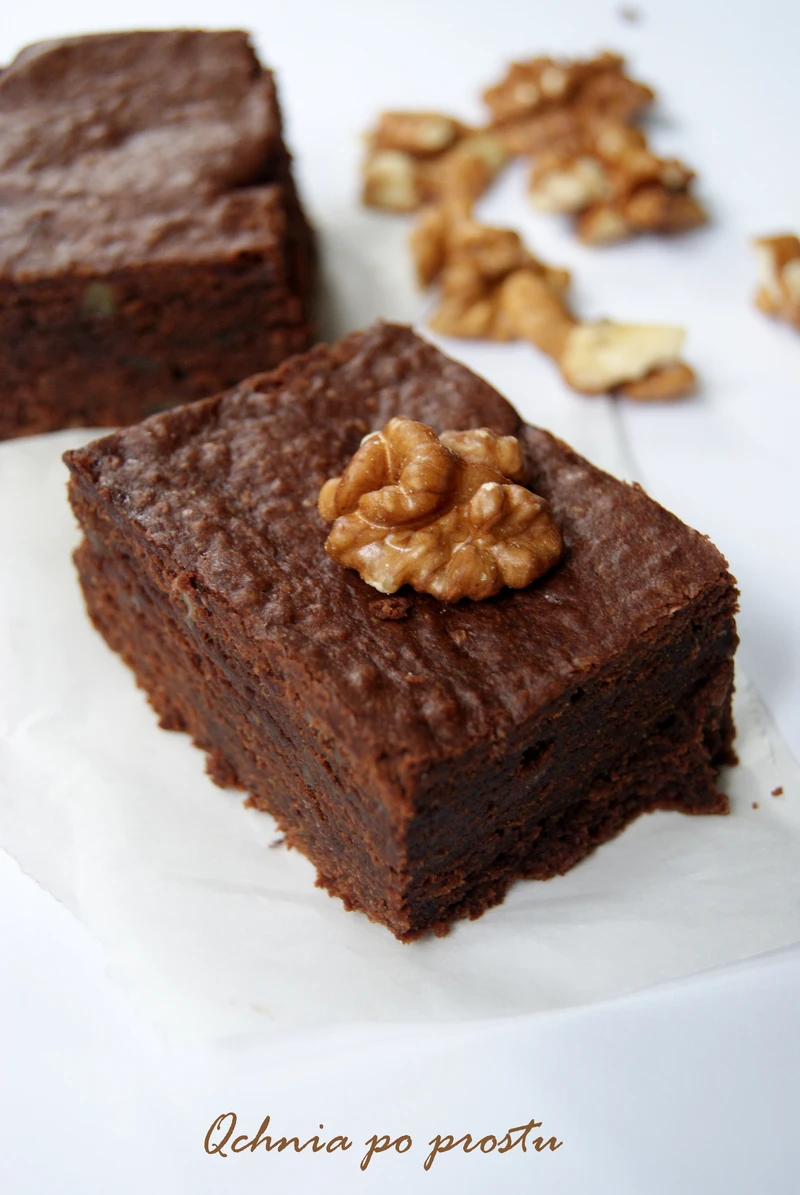 Brownie z bananami i orzechami włoskimi