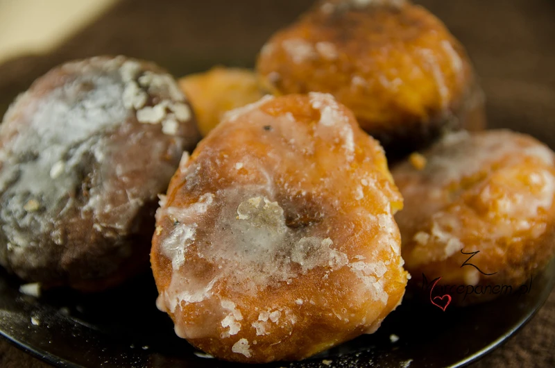 Puchate pączki z kajmakiem