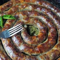 Biała kiełbasa z piekarnika – ten dodatek wynosi jej smak na wyższy poziom!