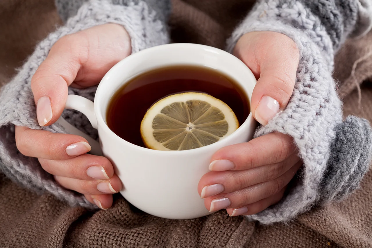 Wiele osób pijąc herbatę z cytryną popełnia pewien błąd!
