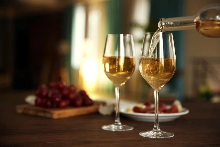 Zdjęcie Jak prawidłowo podawać wino? Zasady, których powinniśmy przestrzegać. #1