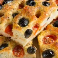 Dodaj TEN składnik do ciasta! Foccacia będzie puszysta i wilgotna jak z włoskiej piekarni
