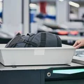 Rewolucyjne zmiany dla pasażerów na lotniskach! Koniec z uciążliwymi limitami, ale nie każdy skorzysta