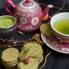 Maślane ciasteczka Matcha z dodatkiem pestek dyni.