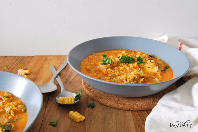 Zupa z kurczakiem i kukurydzą
