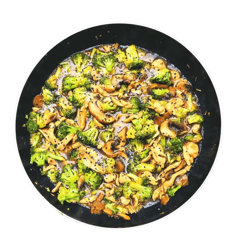Stir fry z kurczakiem, brokułami i pieczarkami